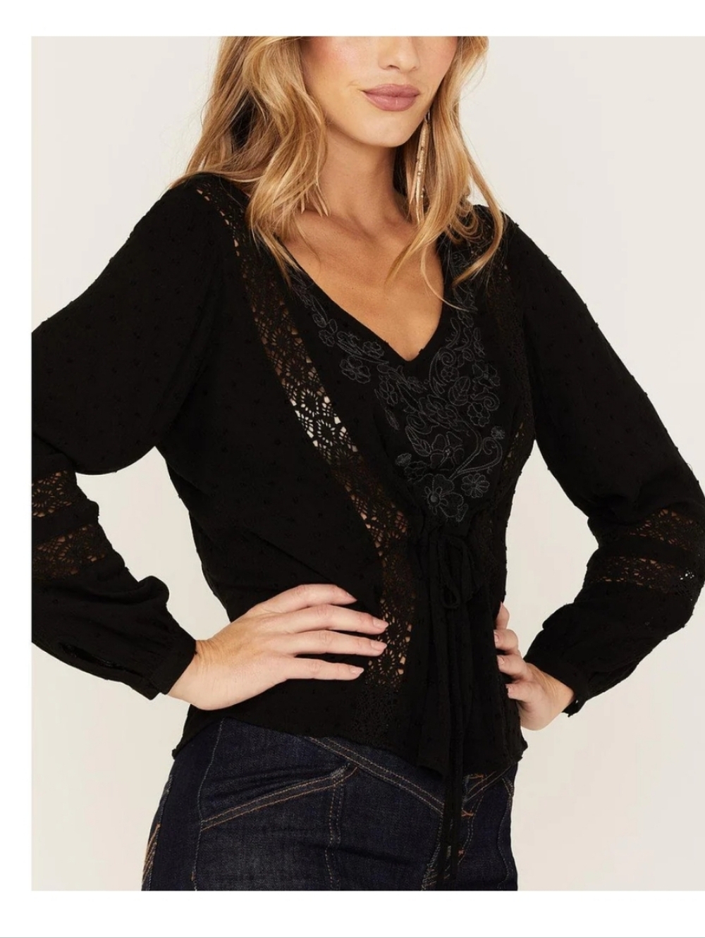 IDYLLWIND Western Romance Floral Embroidered Swiss Dot Blouse. Black. Size XL.